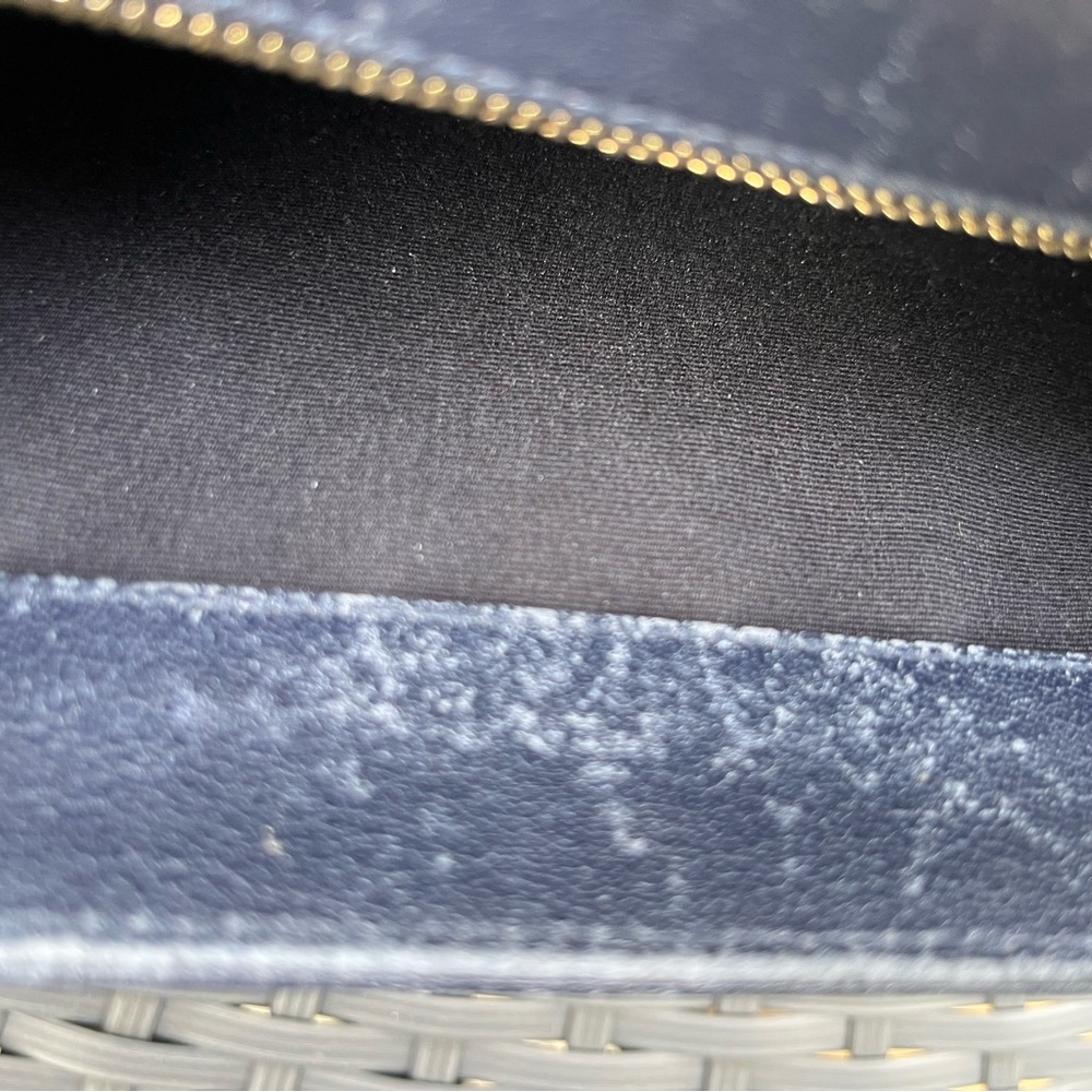 Saint Laurent  Quilted Leather Shoulder Bag in Navy with Gold YSL Logo - Picture 13 of 16